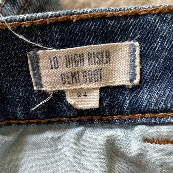 Madewell 10” High Riser Demi Boot Jeans - Picture 7 of 8